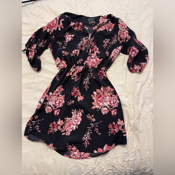Justify Dresses & Skirts - Justify Black and Pink Floral 3/4 Sleeve Dress